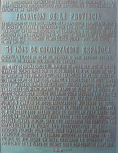 Placa expediciones españolas en Chubut
